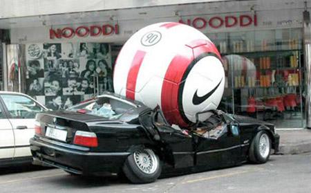 Nike reklamē FIFA Pasaules... Autors: Karmen Kreatīvi izmantoti auto dažādās reklāmās.