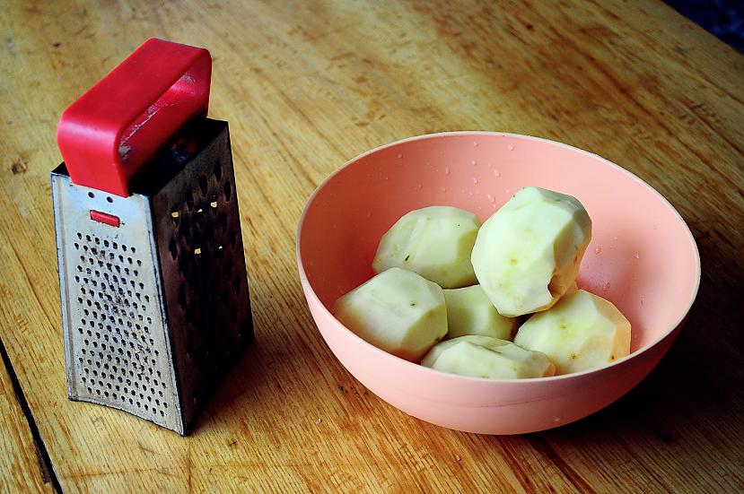 Kad kartupelīši ir nomazgāti... Autors: dinamita007 Kartupeļu pankūciņas (mm)