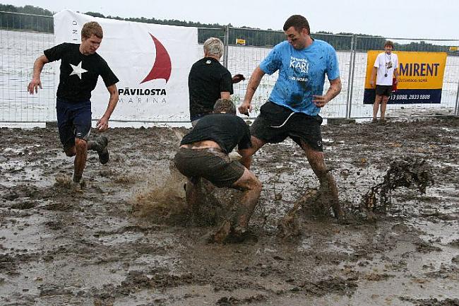  Autors: parstipru Gaidot Dubļu Futbolu 2011