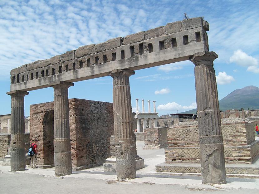  Autors: SuperExplosive Pompeii, jeb Pompeja