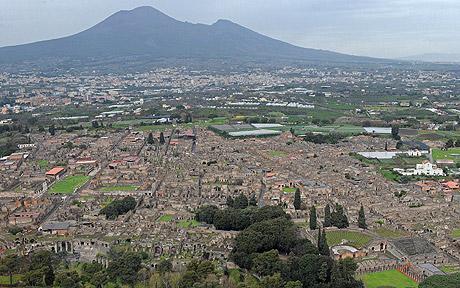 Pompejas uz Vezuva fona Autors: SuperExplosive Pompeii, jeb Pompeja