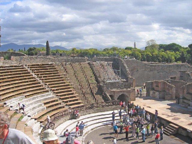 Large Theatre Autors: SuperExplosive Pompeii, jeb Pompeja