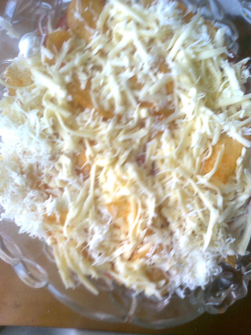 Nobeidzam ar nedaudz siera... Autors: Marmanda Čipsu salāti
