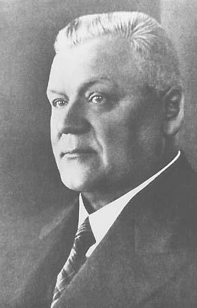 4 Kārlis Ulmanis dzimis 1877... Autors: dadzic123 Latvijas Prezidenti un PSRS prezidenti!