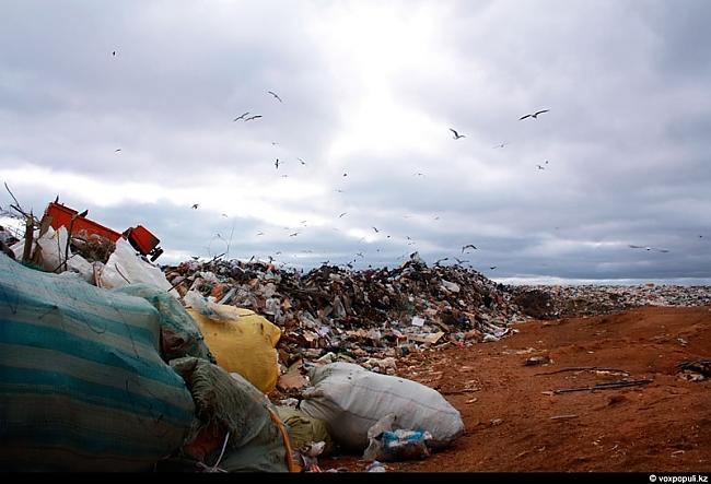 Katru dienu atkritumu kaudzes... Autors: Porcelāns Krievija noslīks atkritumos