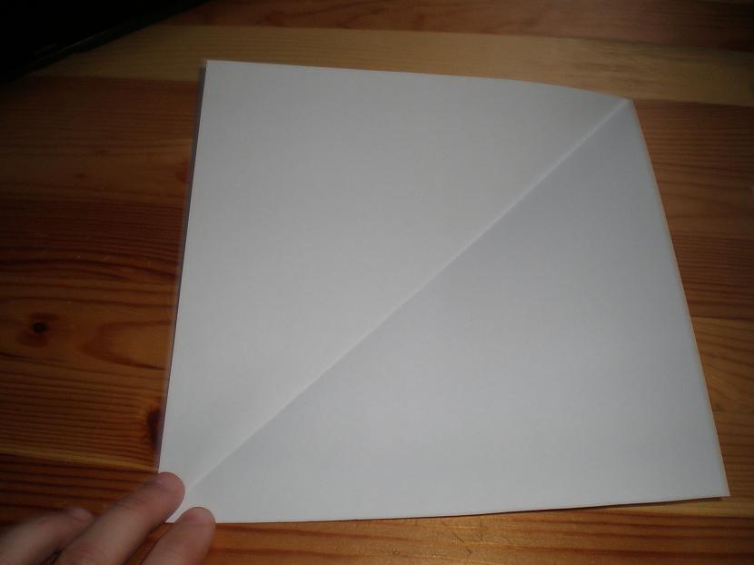 Atvērām un ieguvām kvadrātu Autors: KaaMiS13 Origami - Gulbis , Step by step