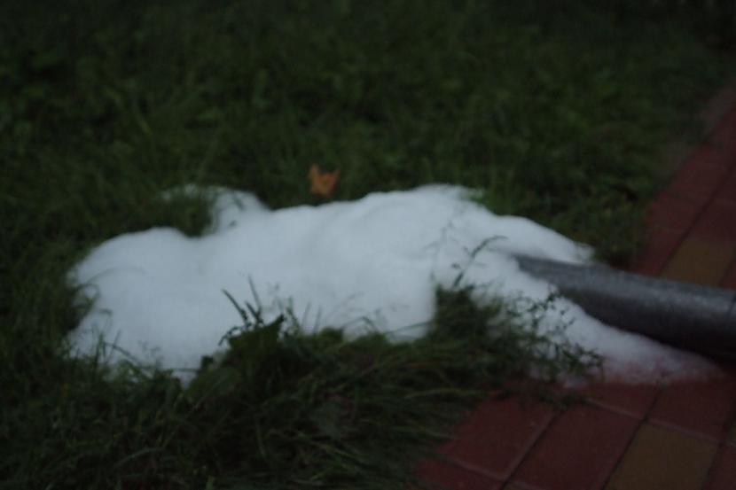 Sniegs krusa mūsu pagalmā... Autors: Amatiere SNIEGS un plūdi - 1.septembris Ventspilī