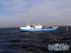  Autors: rencoX Melnajā jūrā karstā nespēj piestāt smirdošs kuģis