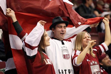 Jo tikai mēs pretinieku arēnā... Autors: Whore Kāpēc labākie hokeja fani ir latvieši...