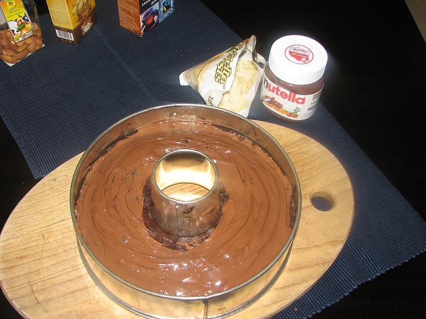 Pārziežam kēksu ar šokolādes... Autors: tomats33 Šokolādes kekss ar medu.