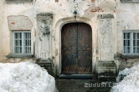 Lielās durvis pa kurām iekļūst... Autors: Kokosacepums Dundagas pils - Zaļā Jumprava