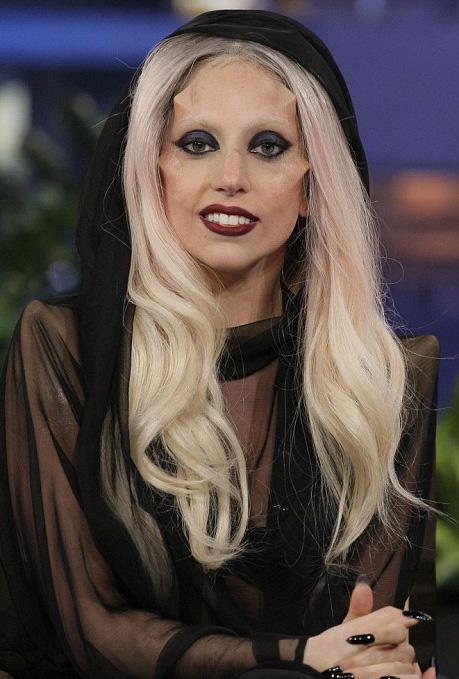 2011 gada februāris 2 Autors: miltpauris Lady Gaga Evolūcija (2005-2012)