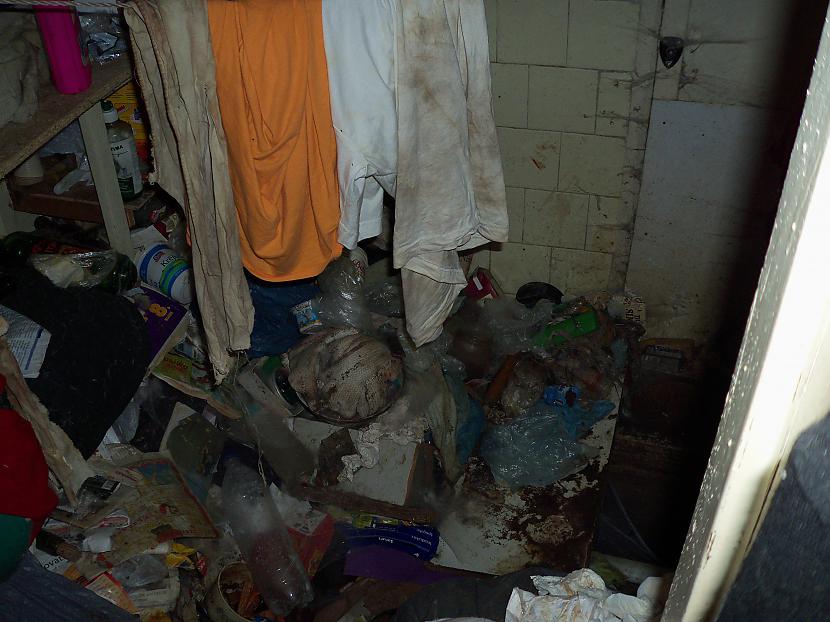 Vannas istaba lieki piebilst... Autors: elleskakjis Atkritumi vai tomēr māksla?