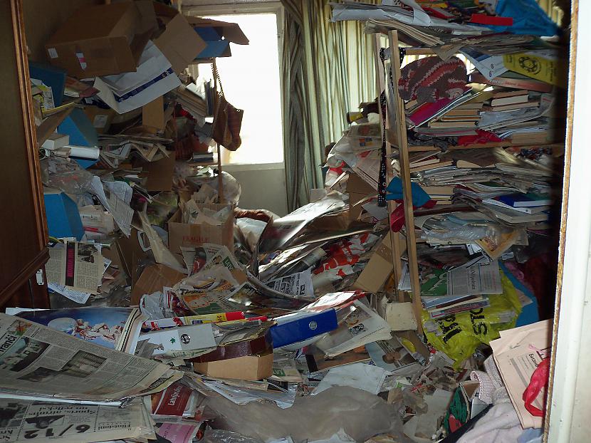 Guļamistabas ieeja tuvplānā Autors: elleskakjis Atkritumi vai tomēr māksla?