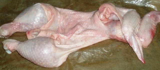 Atdalām vistas ādu  atstājot... Autors: Fosilija Receptes mārtiņdienai!