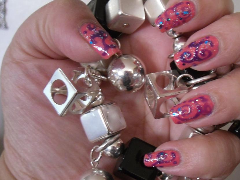 Autors: Gossip21girl Nail art :)