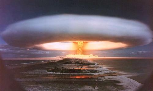 Ūdeņraža bumbu izmeta no Tu95V... Autors: Nejaukais Cik liela bija lielākā atombumba?