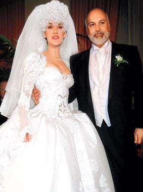 Selīna Diona Celine Dion... Autors: Mazāmeitene 10 pasaulē bezgaumīgākās kāzu kleitas.