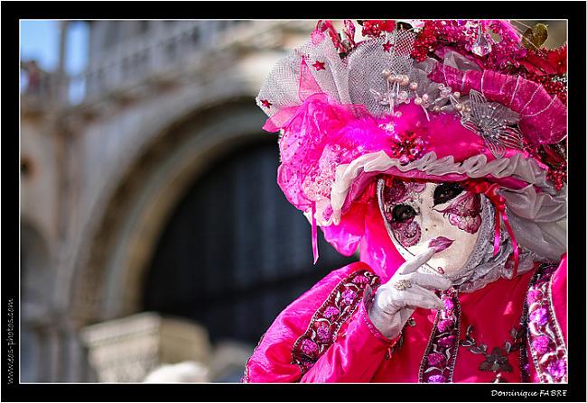 Karnevāla saknes iesniedzas... Autors: zaabaks3 Venēcijas karnevāls - maskas, māņi, flirts.....
