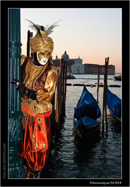 Netiek aizmirsta arī iespējamā... Autors: zaabaks3 Venēcijas karnevāls - maskas, māņi, flirts.....