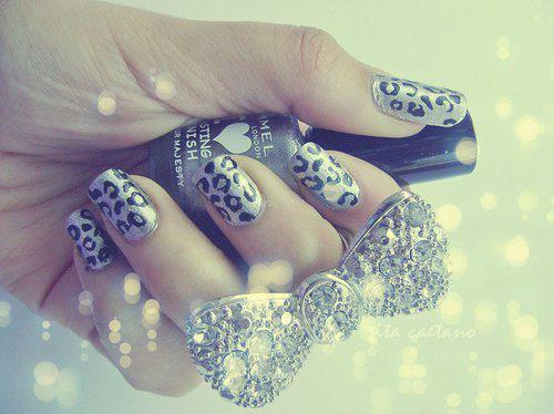  Autors: jurīts Bow, mustache and awesome nails! ♥