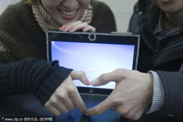  Kādam ķīniešu dizaina... Autors: Crop Ķīniešu students uztaisa planšetdatoru par 125 $