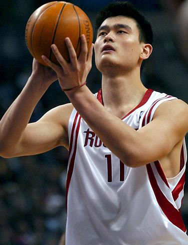 Yao Ming Komanda Houston... Autors: SuperRiziks Top 10 basketbolistu pelnas