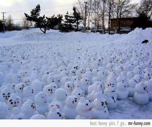 Uzbūvē savu sniegavīru armiju... Autors: Fosilija Ko darīt sniegā?