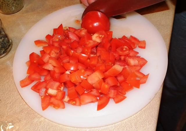 Sagriežam tomātus Autors: samsi Tomātu biezzupa.
