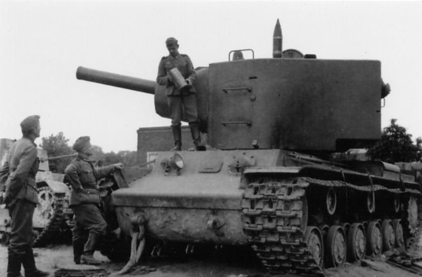  Autors: Fosilija Krievu smagais tanks KV-2