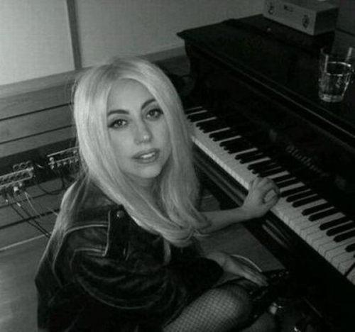  Autors: rabit Lady Gaga gadu garumā!