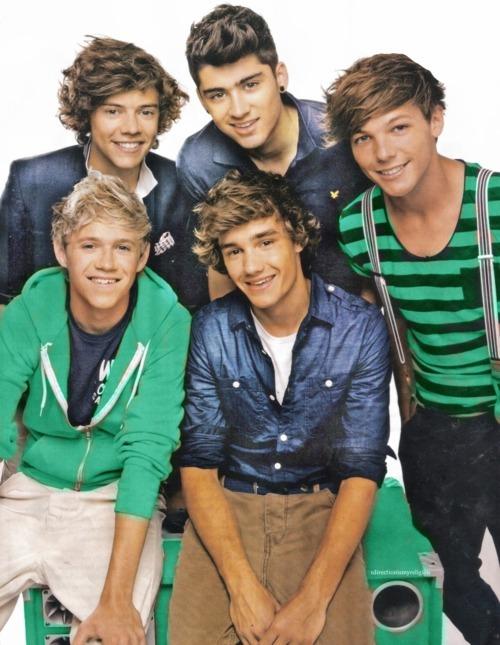 Harry has size 105 feet Louis... Autors: vanilla19 50 FAKTI par One Direction