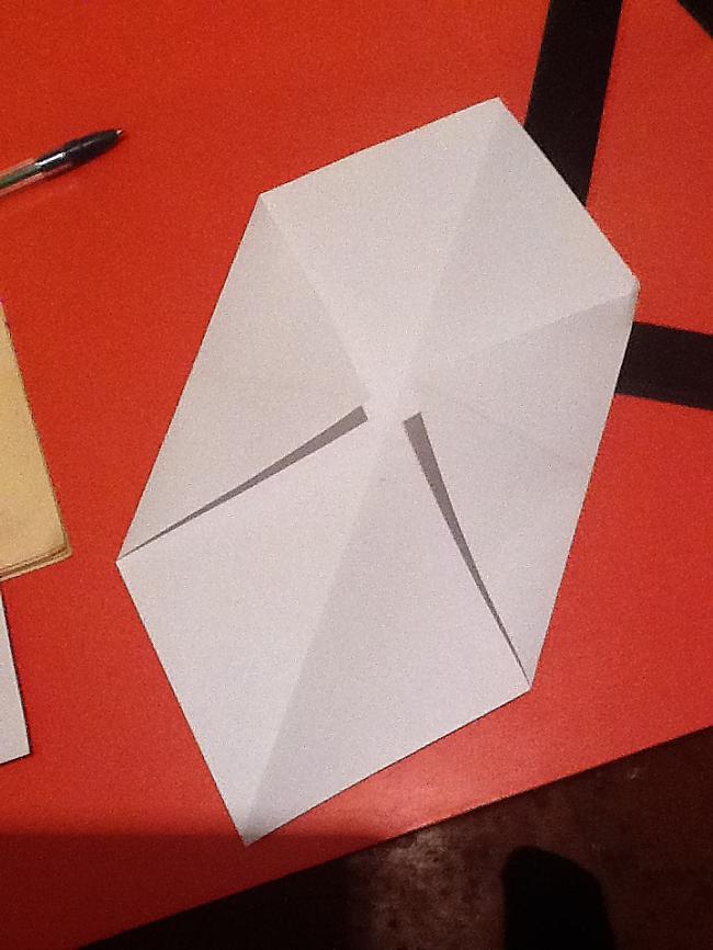 Šeit ir jāieloka līdz centram Autors: sharpys Kā izveidot papīra kasti-19soļi.