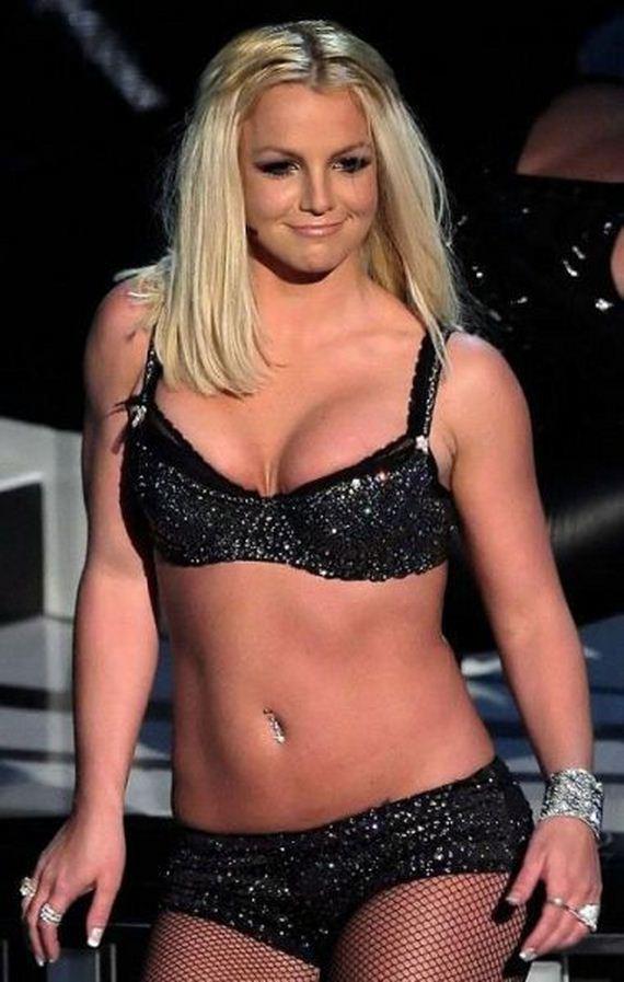 6 Britney Spears  277 000 000... Autors: BoomBoxis Top 30 populārākās sievietes