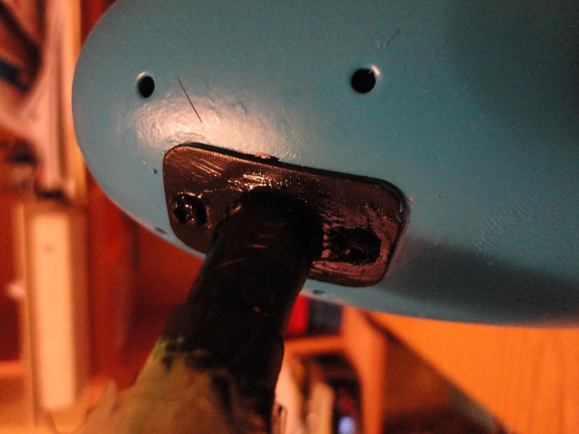 Tad rūpīgi piekrāsojam Autors: zilzobis Galda lampas extreme makeover.