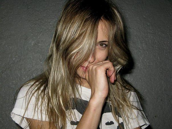  Autors: FlyEly Gillian Zinser