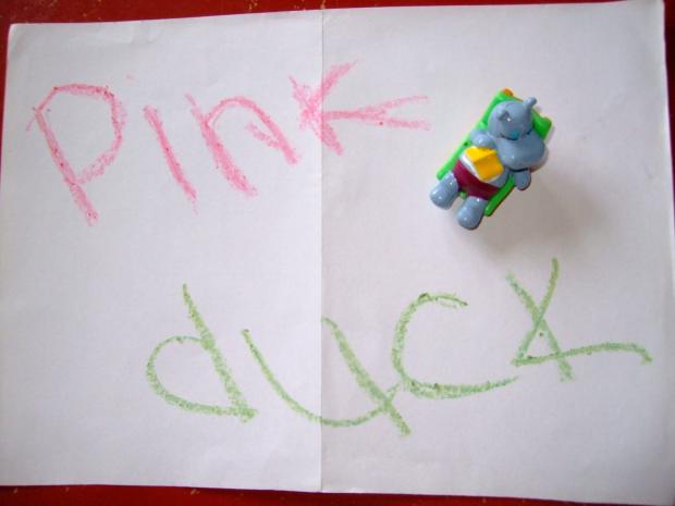  Autors: Pink duck Kindersuprise figūriņa.