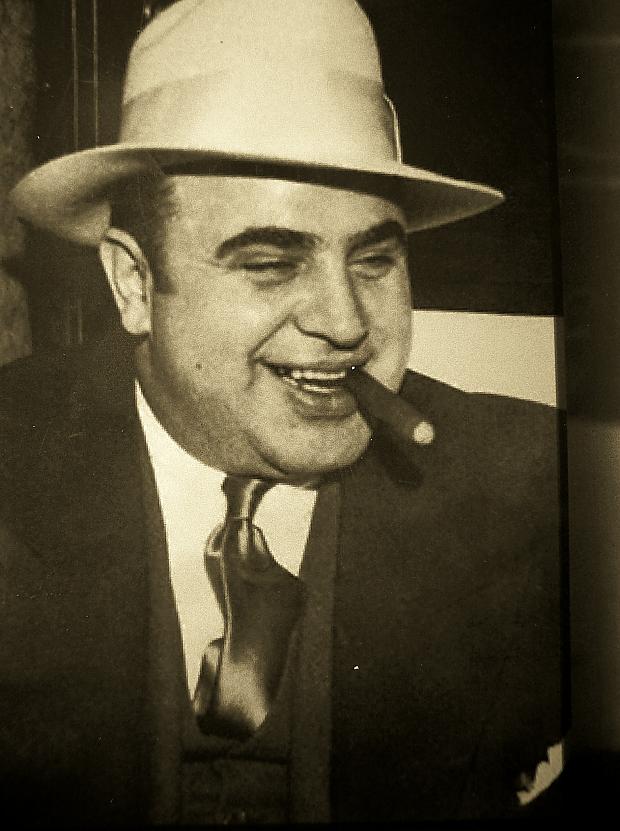 Als Capone Autors: Fingerling Public Enemies: Termins