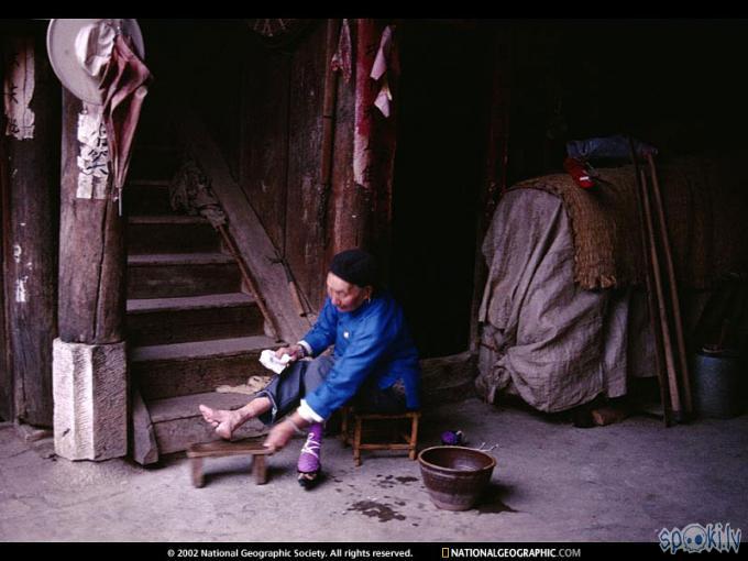  Autors: Grebe Kāju iesiešanas kults Ķīnā
