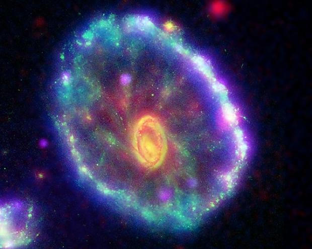 The Cartwheel Galaxy Autors: dea bildes no kosmosa.