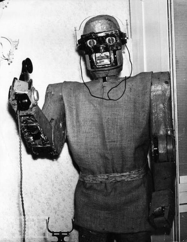 Robots kurš atbild uz telefona... Autors: dea nejēdzīgi izgudrojumi.