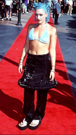 Gwen Stefani tālajā 1998 kad... Autors: UglyPrince MTV VMA Awards- biedējošākie tērpi