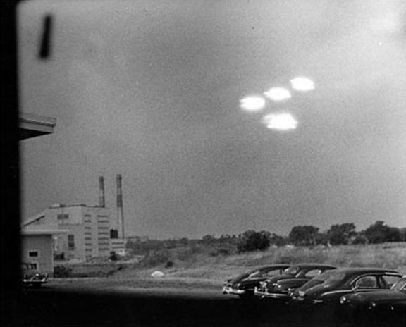 July 16 1952    Salem... Autors: posts UFO Photographs 1910-2008