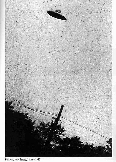 July 31 1952    Passoria New... Autors: posts UFO Photographs 1910-2008