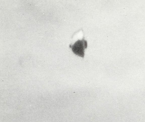 April 2 1966    Balwyn... Autors: posts UFO Photographs 1910-2008