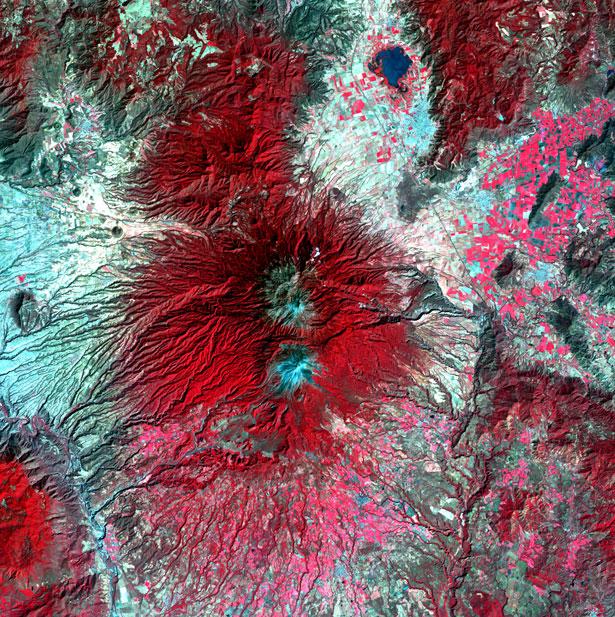 Colima Volcano  Snowcapped... Autors: Samaara Zeme no satelīta.