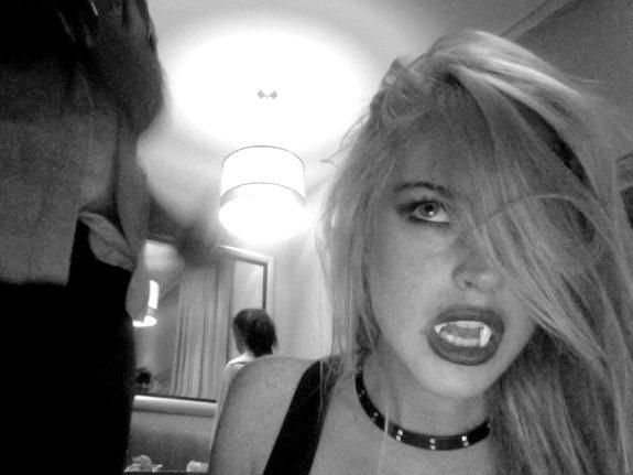 Lindsay Lohan Autors: UglyPrince Twitter Interesantās slavenību bildes