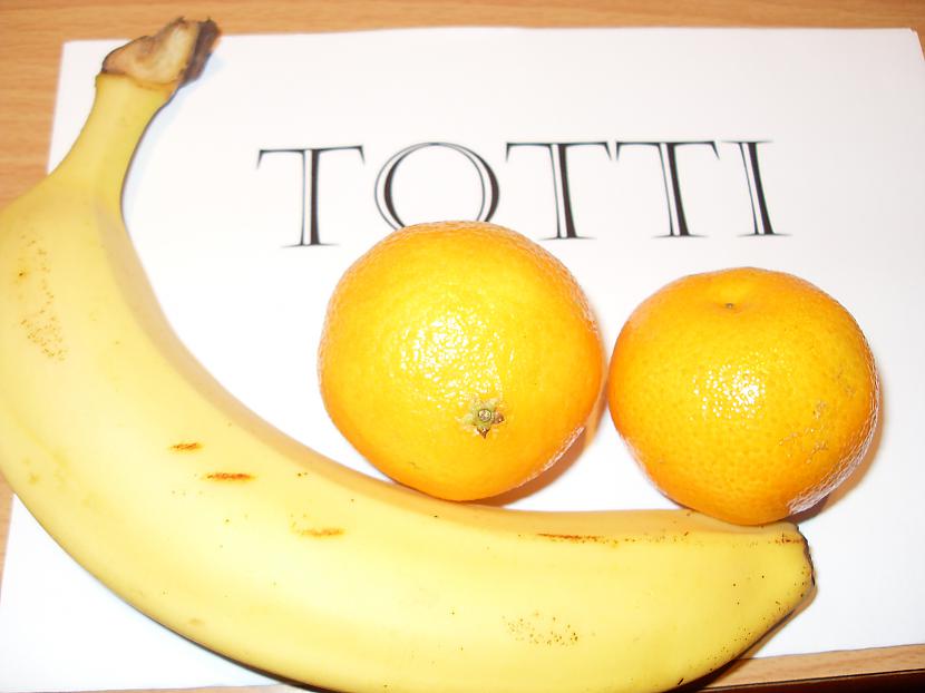  Autors: T0TTI Banāns un 2 mandarīni