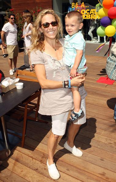 Sheryl Crow var visur sastapt... Autors: princeSS Celebs Who've Adopted Kids