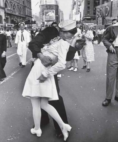 New York Times Square1945gadā... Autors: UglyPrince 15 slavenas vēsturiskas bildes!